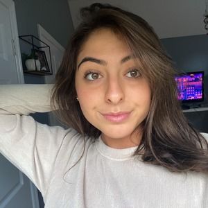 Meet your Posher, Dominique